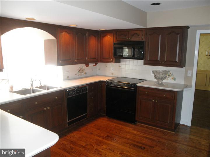 547 Oriole Road Villanova, PA 19085 - Photo 8 of 25 Kitchen