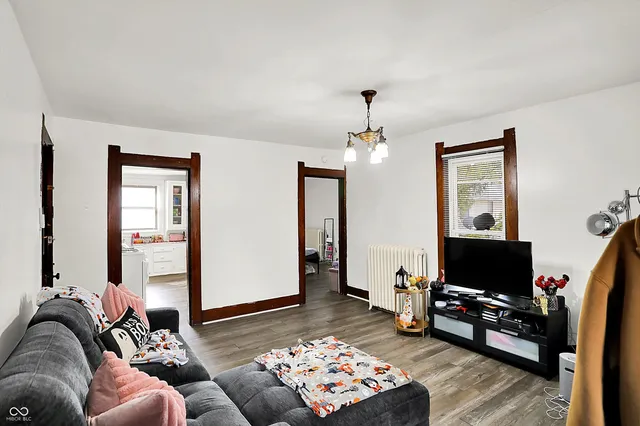 $324,000 | 147 East King Street, Franklin, IN 46131