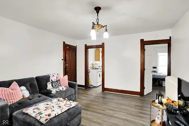 $324,000 | 147 East King Street, Franklin, IN 46131