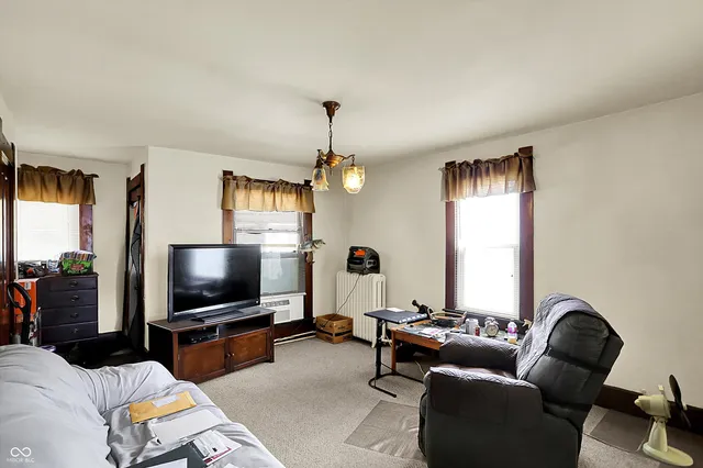 $324,000 | 147 East King Street, Franklin, IN 46131