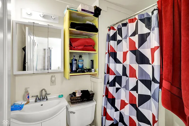 $324,000 | 147 East King Street, Franklin, IN 46131