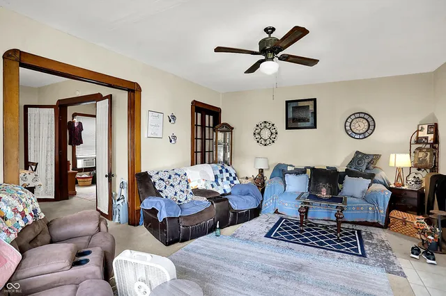 $324,000 | 147 East King Street, Franklin, IN 46131