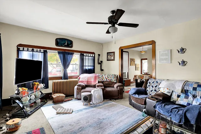 $324,000 | 147 East King Street, Franklin, IN 46131