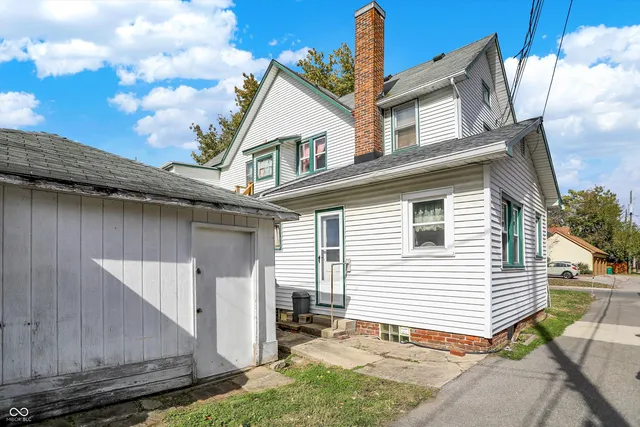 $324,000 | 147 East King Street, Franklin, IN 46131