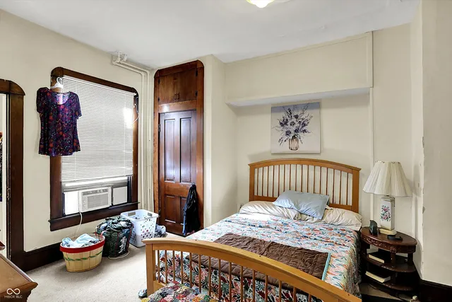 $324,000 | 147 East King Street, Franklin, IN 46131