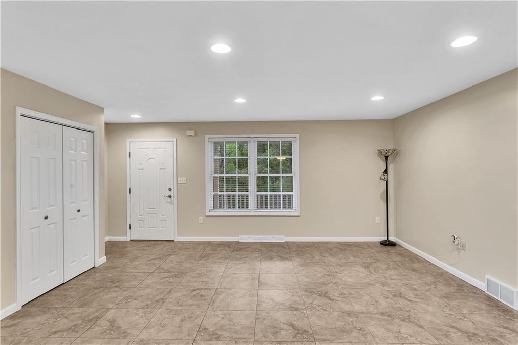 164 Crooks School Road Clinton, PA 15026 - Photo 5 of 38 Family room - room to roam