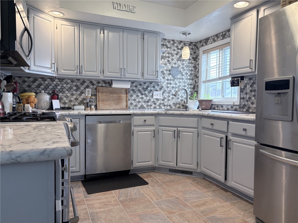 5740 Running Brook Road Farmington, NY 14425 - Photo 2 of 25 Kitchen