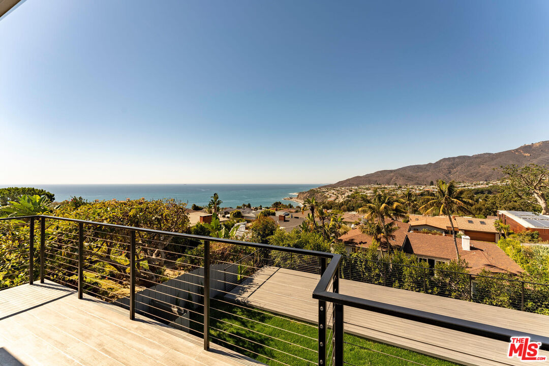 243 Notteargenta Road Pacific Palisades, CA 90272 - Photo 16 of 46