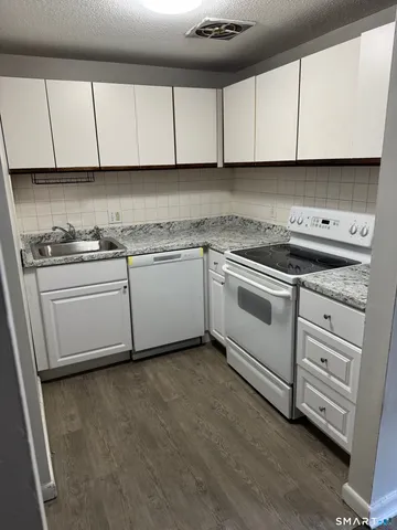 $1,600 | 32 Burgundy Hill Lane, Unit 32, Middletown, CT 06457