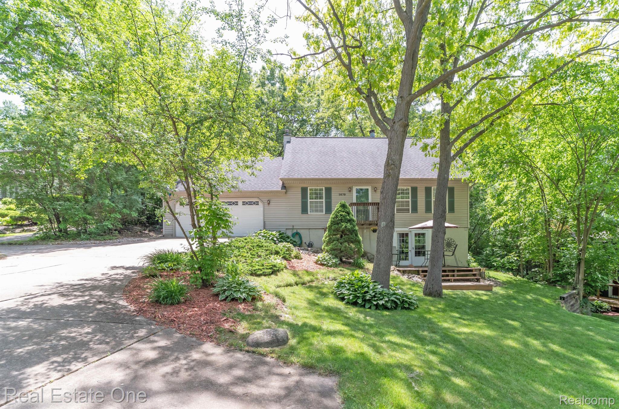 1670 Ridge Road Highland, MI 48356 - Photo 1 of 56 Gallery Image 1