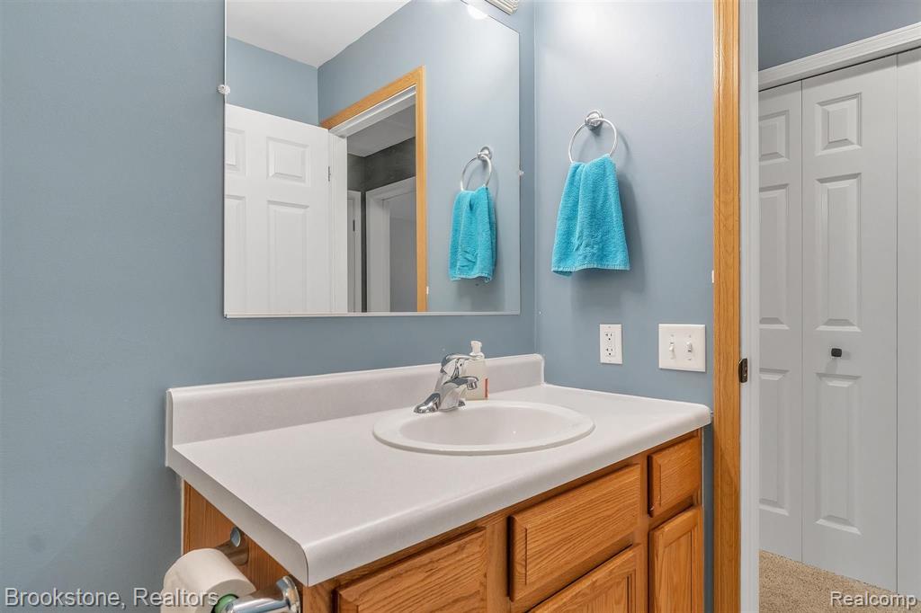 927 Frank Road Lake Orion, MI 48362 - Photo 26 of 44 Gallery Image 26