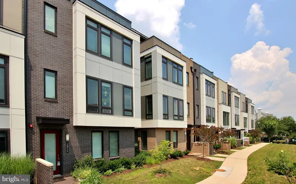 $5,400 | 2815 Eisenhower Avenue, Alexandria, VA 22314