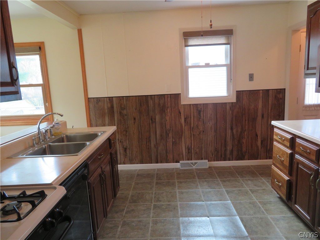 414 Quentin Road Utica, NY 13502 - Photo 9 of 15