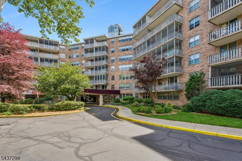 530 Valley Road, Unit 2V Montclair, NJ 07043 - Photo 14 of 15