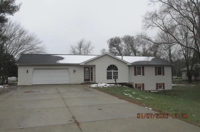 $180,000 | 676 North 10th Street, Plainwell, MI 49080
