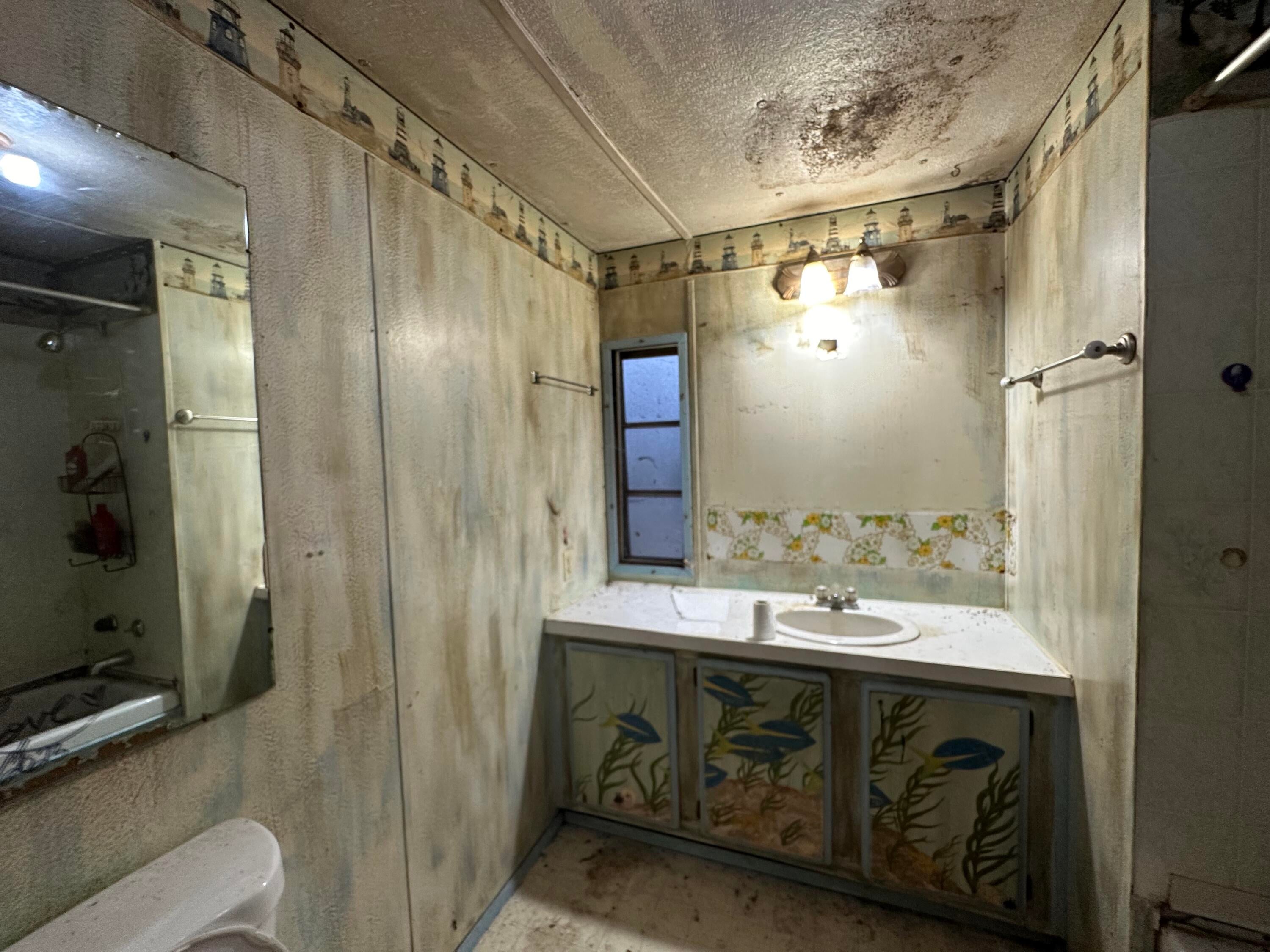 617 Glendon Road Cave Junction, OR 97523 - Photo 13 of 33 Bath