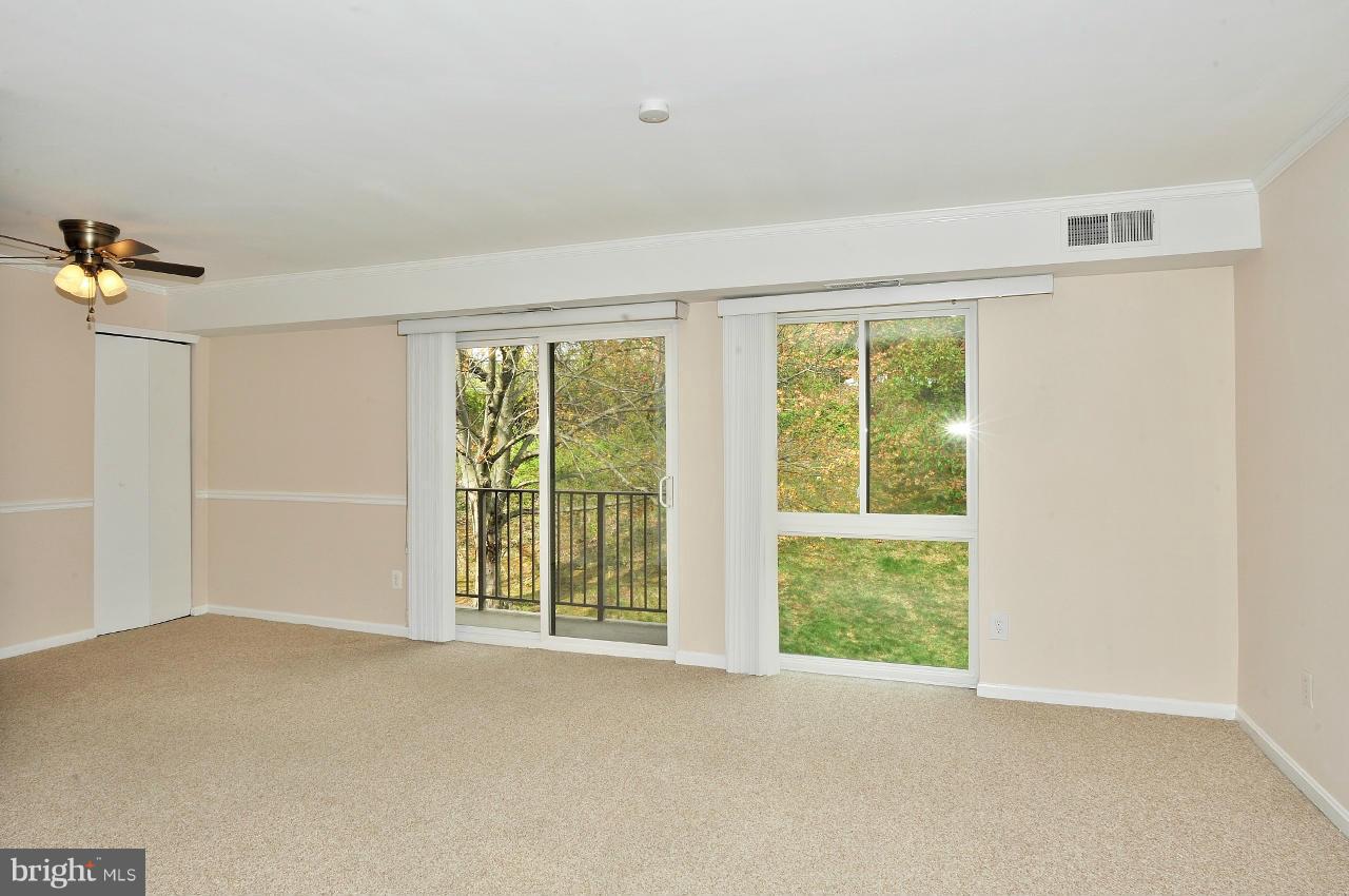 6155 Edsall Road, Unit K Alexandria, VA 22304 - Photo 2 of 20 Living Room