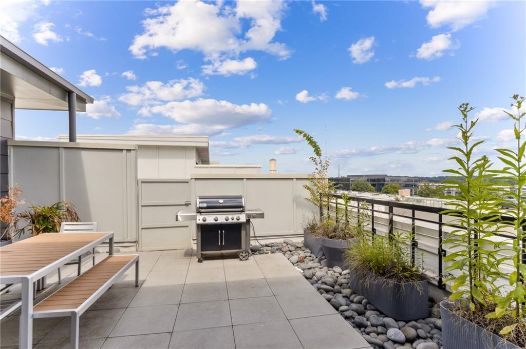22 Airline Street Southeast, Unit 204 Atlanta, GA 30312 - Photo 27 of 34 a terrace with outdoor seating and city view