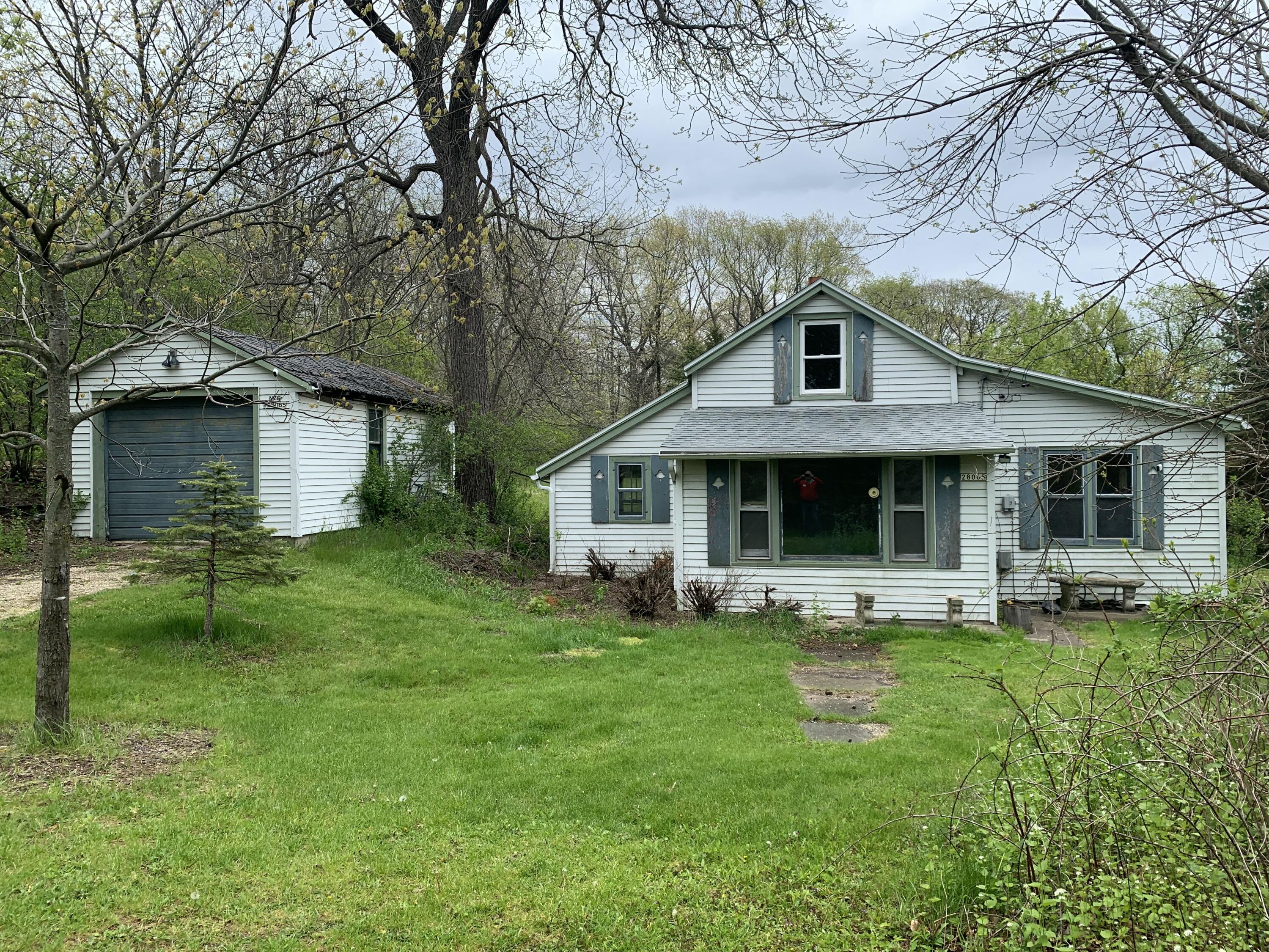 N76-w28065 Center Oak Road Merton, WI 53029 - Photo 1 of 11 Center Oak front