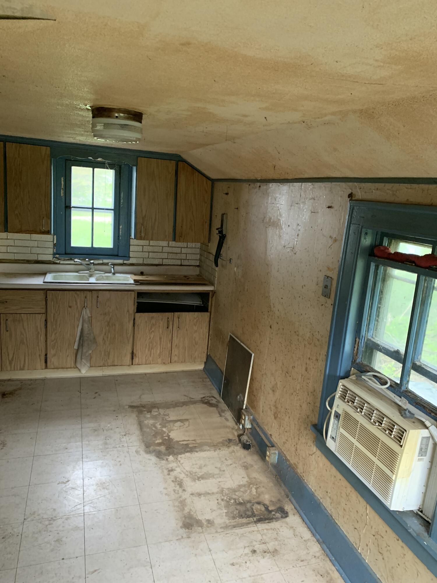 N76-w28065 Center Oak Road Merton, WI 53029 - Photo 6 of 11 Center Oak Kitchen 2