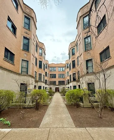 $189,900 | 1217 West Granville Avenue, Unit 2B, Chicago, IL 60660