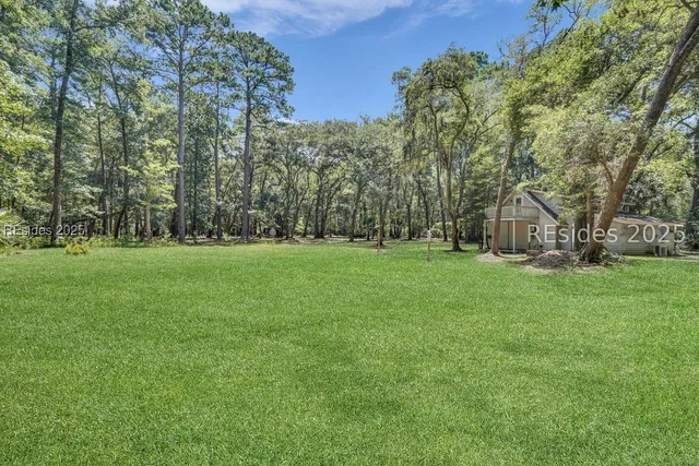 $585,000 | 12 Pine View Drive, Bluffton, SC 29910