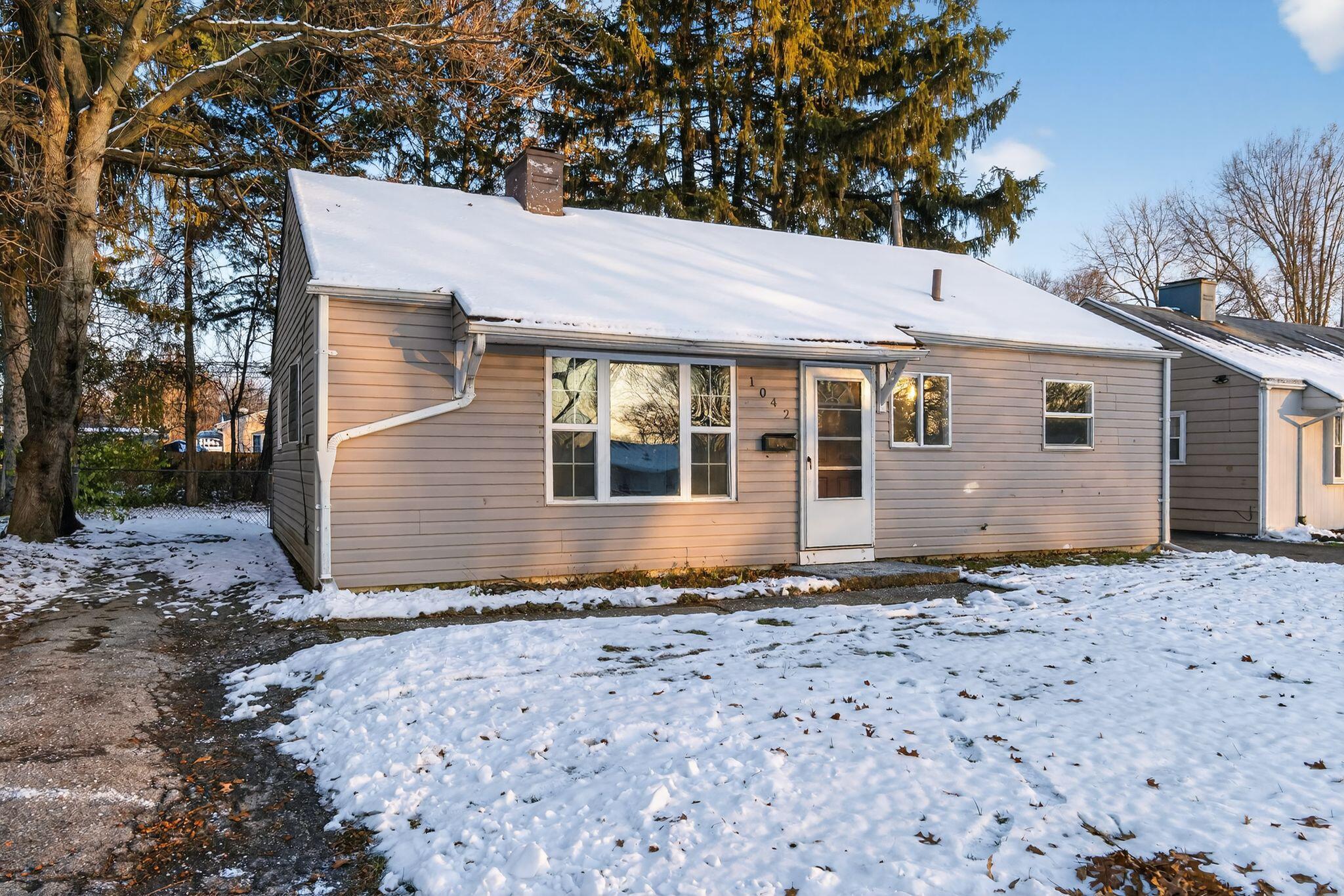 1042 South Hampton Road Columbus, OH 43227 - Photo 2 of 31 03_1042_S_Hampton_Rd_Columbus_OH_43227-E