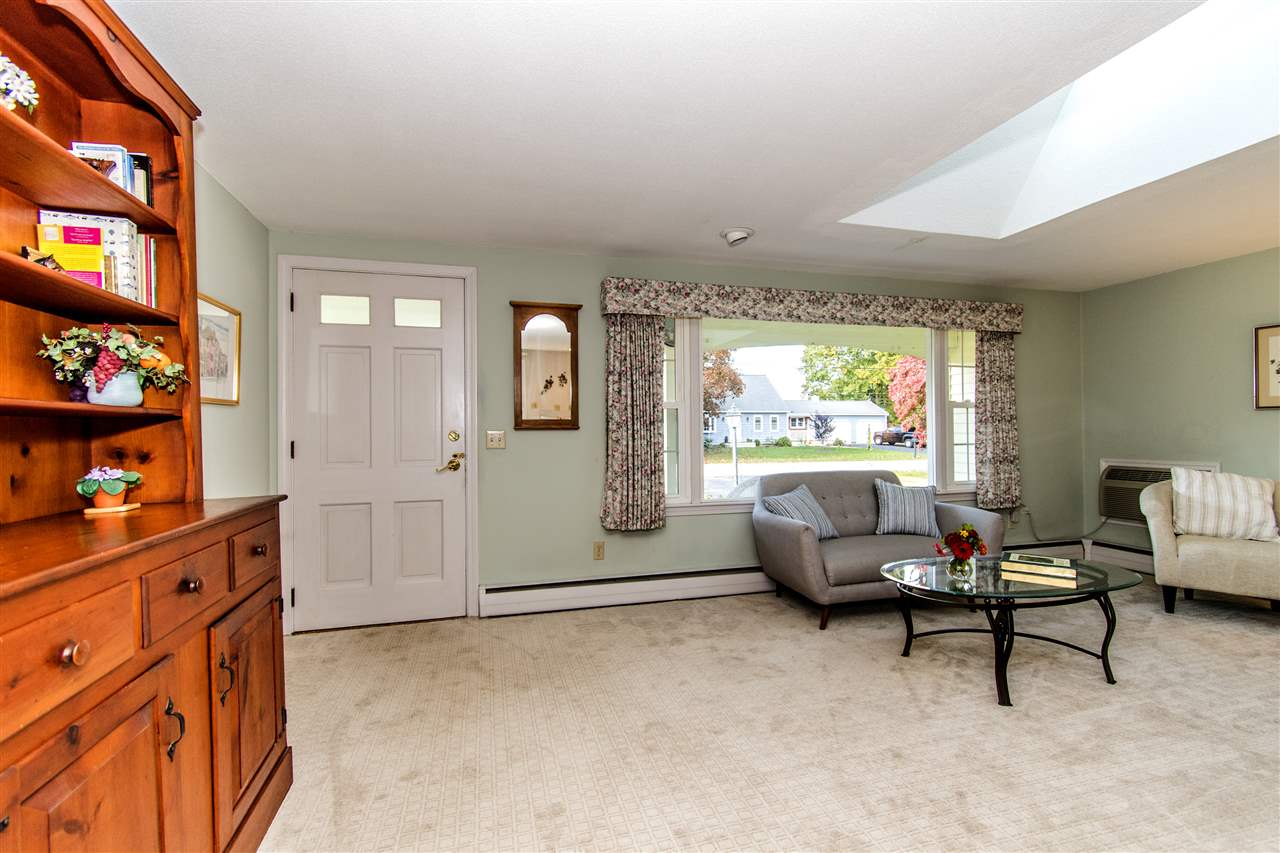 27 Stevens Road North Hampton, NH 03862 - Photo 4 of 37