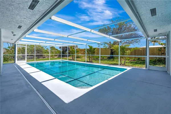 $1,100,000 | 9125 Southeast Karin Street, Hobe Sound, FL 33455