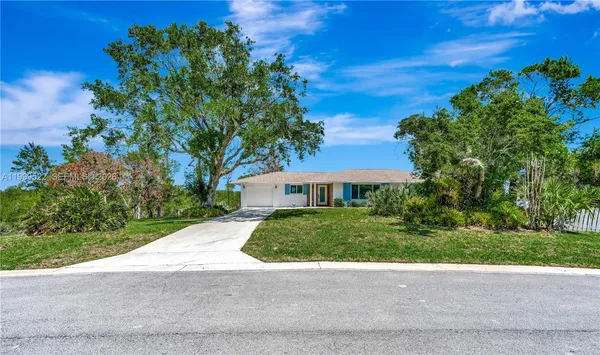 $1,100,000 | 9125 Southeast Karin Street, Hobe Sound, FL 33455