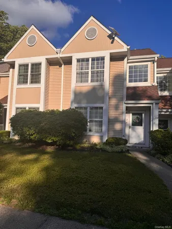 $452,000 | 8 Creekside Circle, Spring Valley, NY 10977