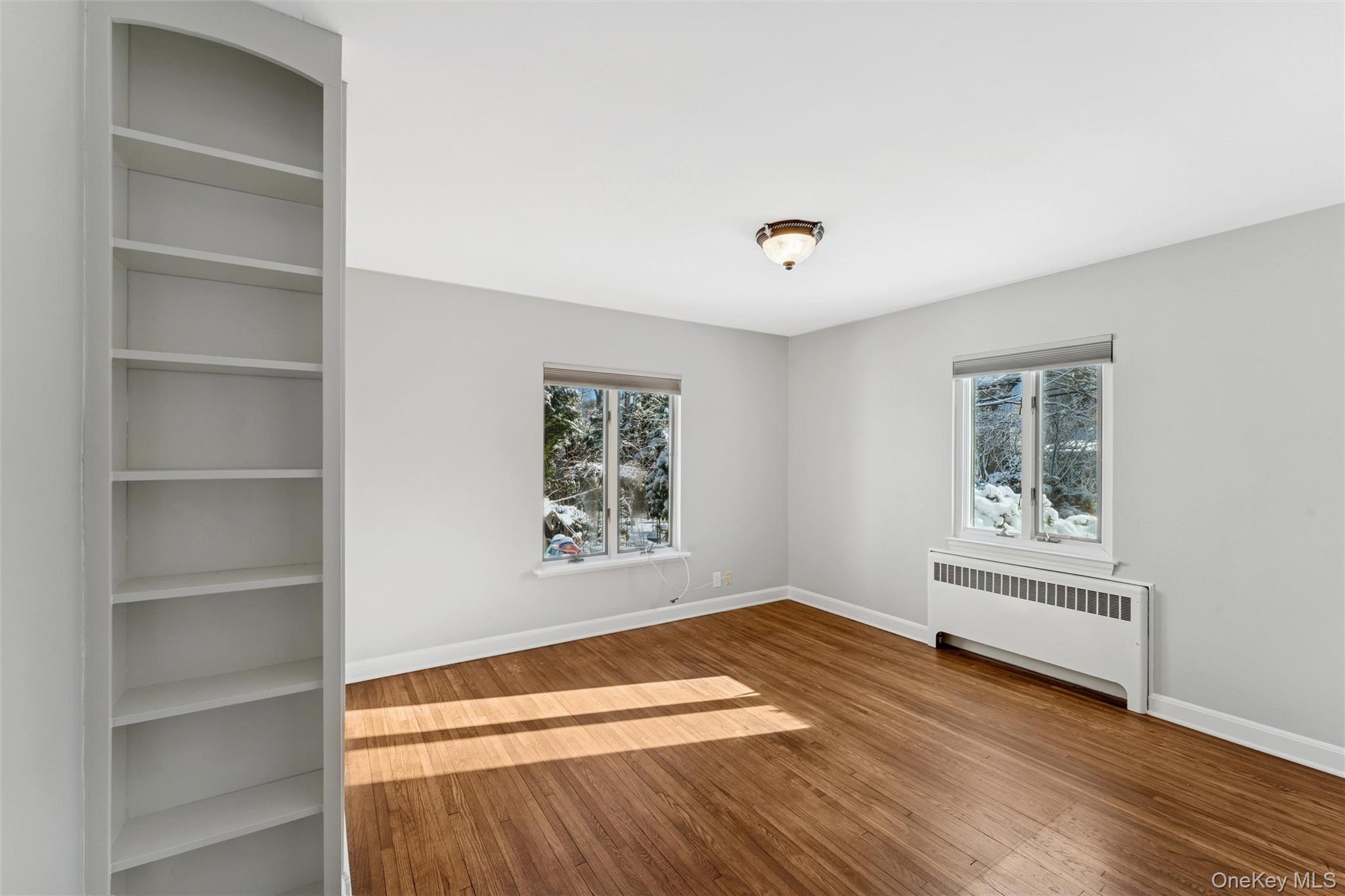 232 Round Hill Road Roslyn Heights, NY 11577 - Photo 6 of 15