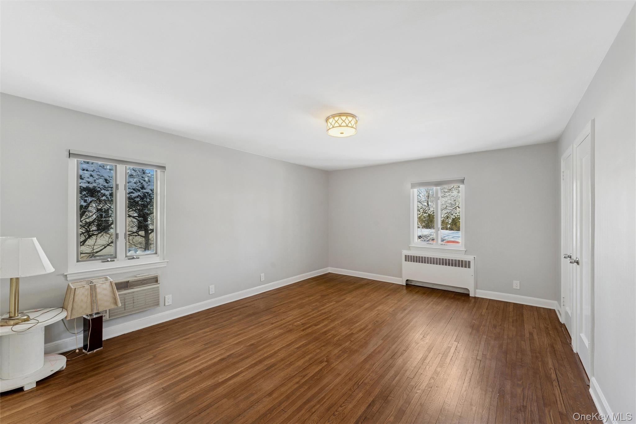 232 Round Hill Road Roslyn Heights, NY 11577 - Photo 7 of 15