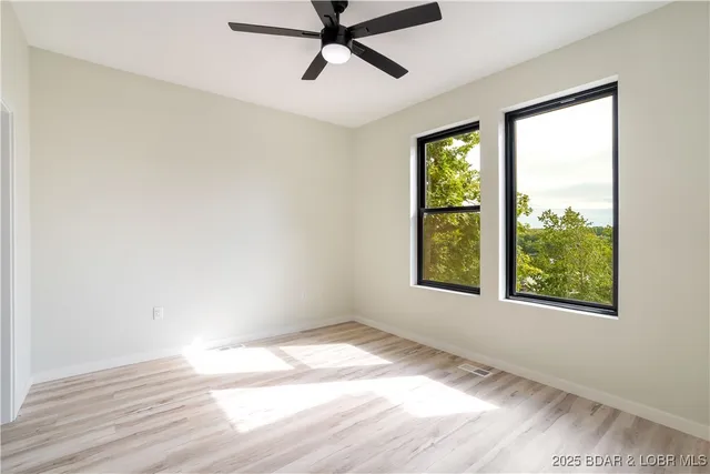 $562,500 | 516 Imperial Point Drive, Four Seasons, MO 65049