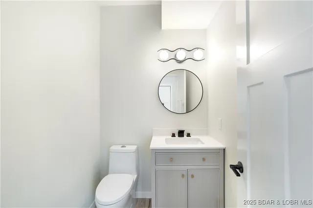 $562,500 | 516 Imperial Point Drive, Four Seasons, MO 65049