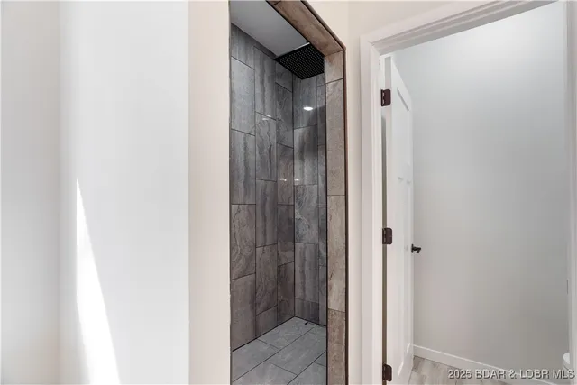 $562,500 | 516 Imperial Point Drive, Four Seasons, MO 65049