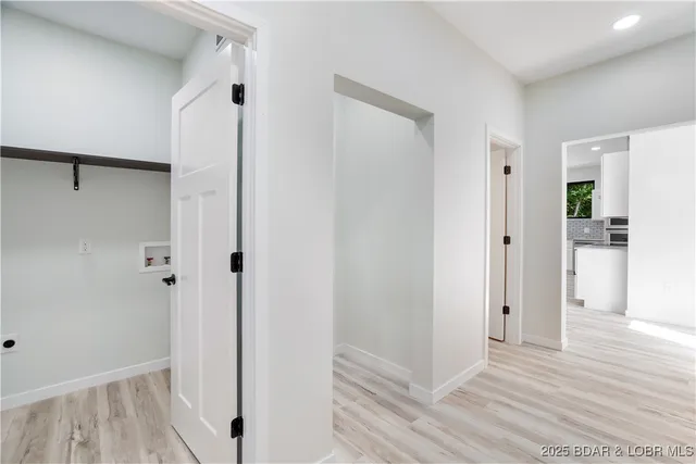 $562,500 | 516 Imperial Point Drive, Four Seasons, MO 65049