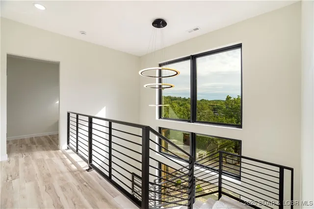 $562,500 | 516 Imperial Point Drive, Four Seasons, MO 65049