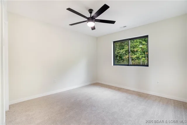 $562,500 | 516 Imperial Point Drive, Four Seasons, MO 65049