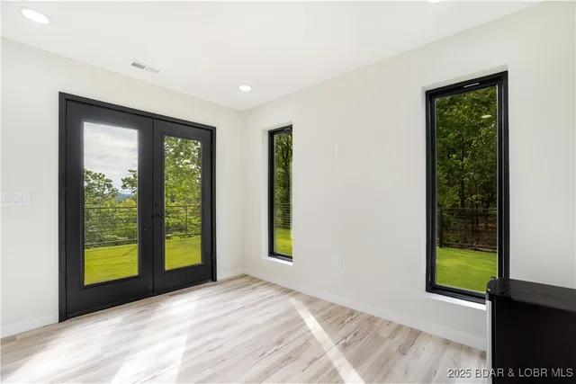 $562,500 | 516 Imperial Point Drive, Four Seasons, MO 65049