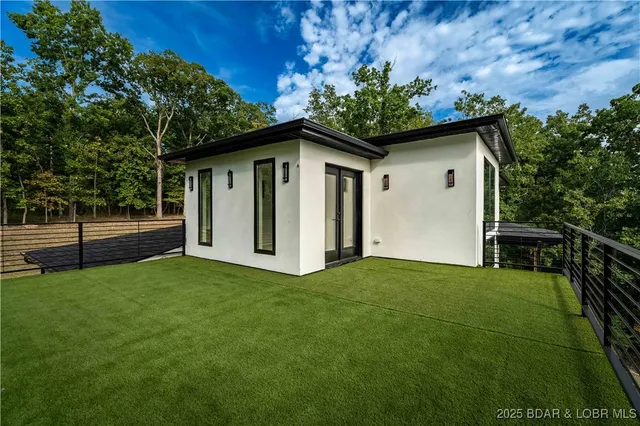 $562,500 | 516 Imperial Point Drive, Four Seasons, MO 65049