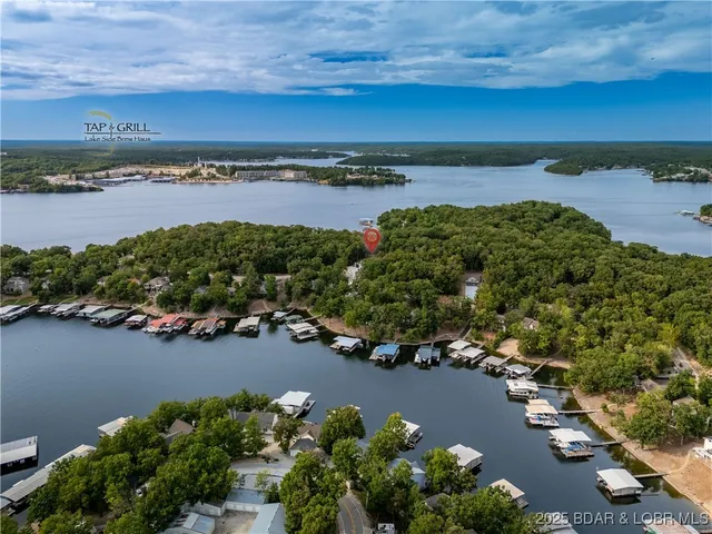 $562,500 | 516 Imperial Point Drive, Four Seasons, MO 65049