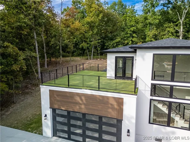 $562,500 | 516 Imperial Point Drive, Four Seasons, MO 65049