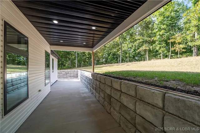 $562,500 | 516 Imperial Point Drive, Four Seasons, MO 65049