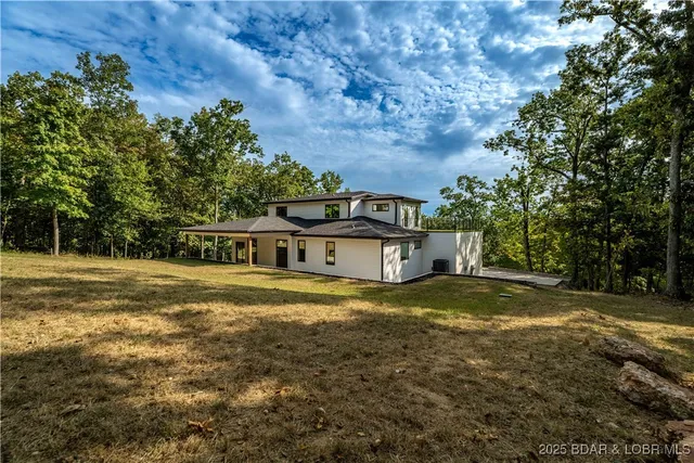 $562,500 | 516 Imperial Point Drive, Four Seasons, MO 65049