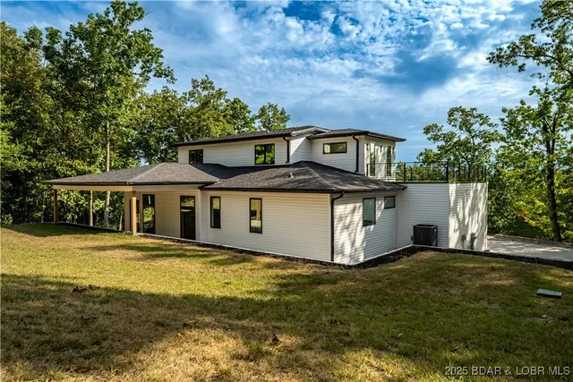 $562,500 | 516 Imperial Point Drive, Four Seasons, MO 65049