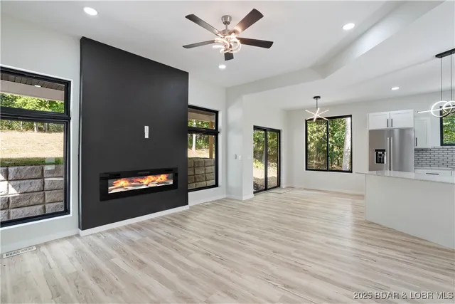 $562,500 | 516 Imperial Point Drive, Four Seasons, MO 65049