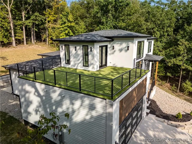 $562,500 | 516 Imperial Point Drive, Four Seasons, MO 65049