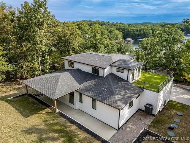 $562,500 | 516 Imperial Point Drive, Four Seasons, MO 65049