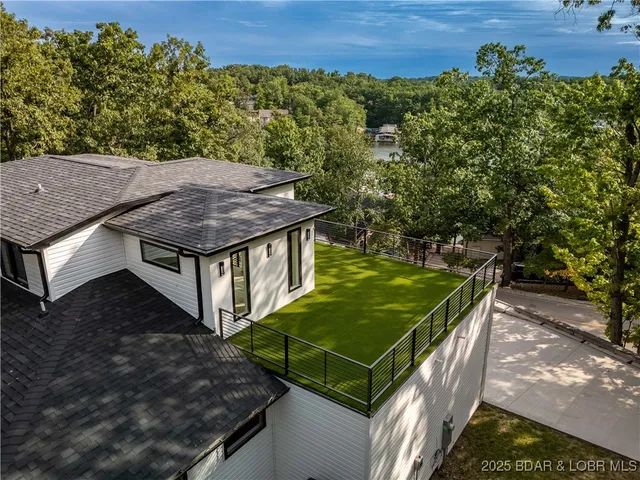 $562,500 | 516 Imperial Point Drive, Four Seasons, MO 65049